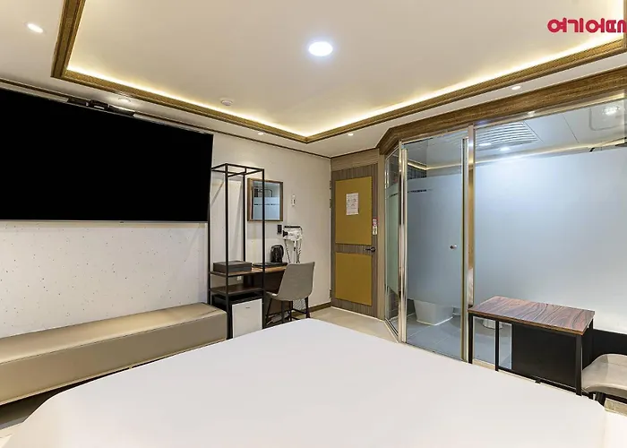 Maru Hotel