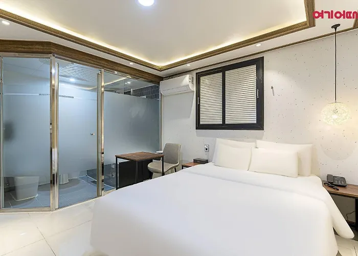 Maru Hotel