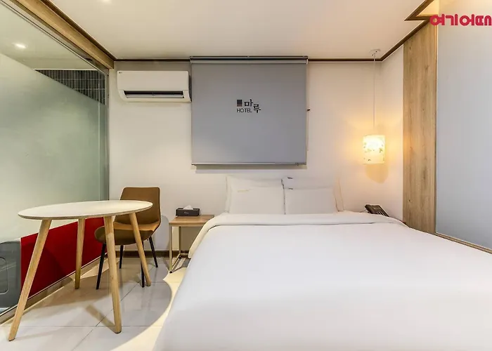 Hotel Maru