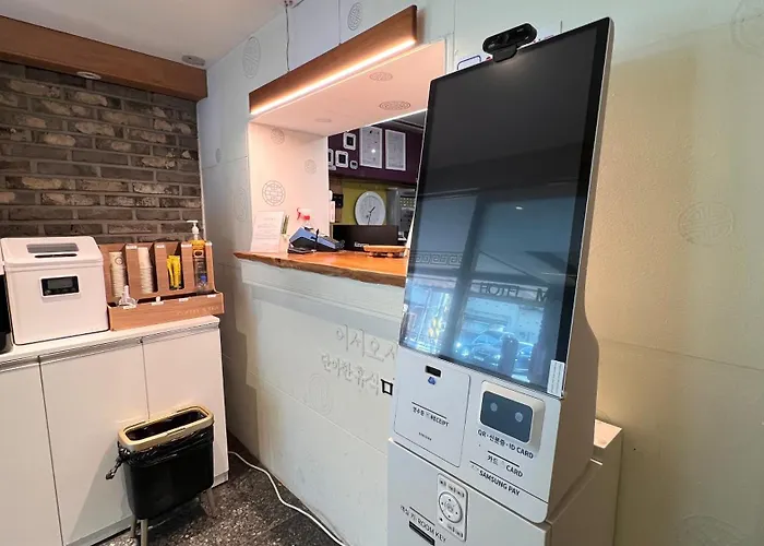 Hotel Maru *